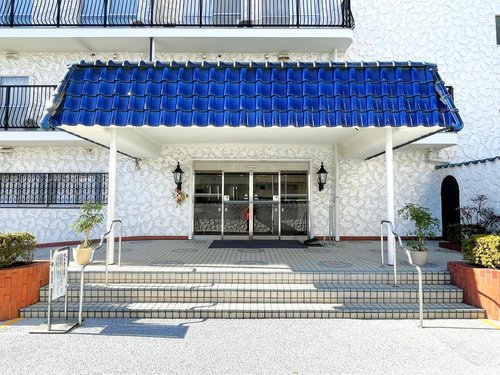スッキリとしたエントランスは、明るく見通しが良いので防犯面でも安心して出入りして頂けます
◆TOKYO×COMPACT=都心を、もっと自分らしく◆ 
ご希望に近い物件をまとめてご案内いたします