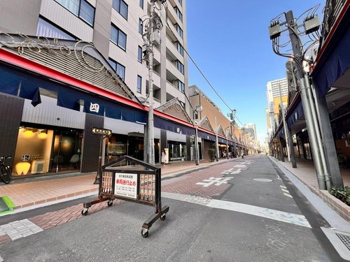 月島西仲通り四番街まで400m 月島もんじゃ店が立ち並ぶ、観光スポットです。