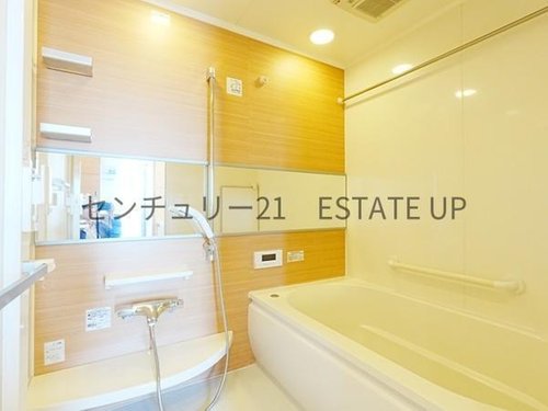 【バス】
1日の疲れを癒してくれるバスルーム。