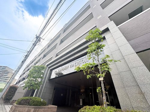 【はるか彼方へ】
見上げれば高い空。手を伸ばせば吸い込まれそうな突き抜ける空間。空が高いと気持ちも高揚します。空さえも楽しむ生活を始めませんか。