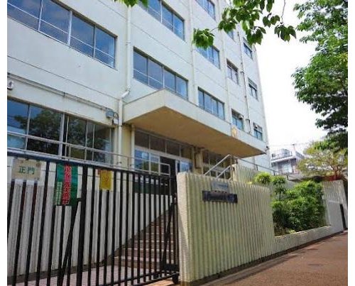 世田谷区立駒沢中学校まで485m