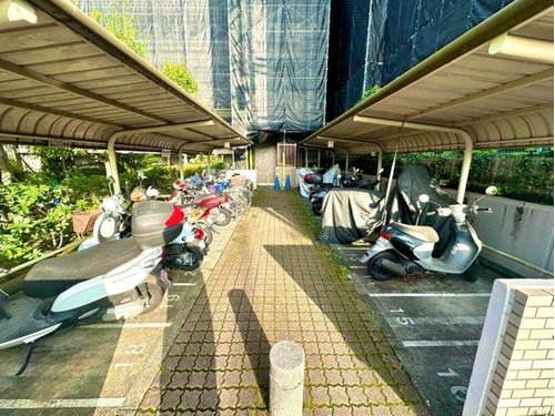 愛車をしっかり保管♪バイク置き場完備