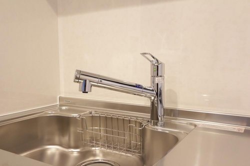 ◇室内仕様◇
浄水機能付き混合水栓で見た目もすっきり。定期的にカートリッジを交換するだけで浄水が使えます。