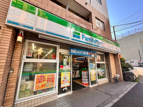 ファミリーマート月島三丁目店まで100m コンビニまで徒歩2分のアクセス。