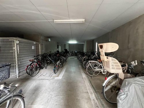 駐輪場は無償で使用可能です。