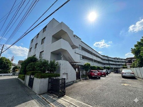 本画像は空室写真にCG・AI技術で家具・調度品(絨毯などを含む)を配置したバーチャルステージング画像です。画像内の家具・小物は販売価格に含まれません。現況と差異がある場合は現況を優先とします。