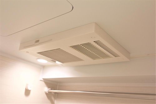 ◇室内仕様◇
暖房・衣類乾燥・換気・涼風の1台4役。夏は涼しく、冬は暖かく快適なバスタイムをお楽しみいただけます。浴室のカビ防止にも役立ちます。
