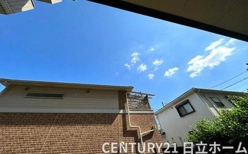 《眺望》 ■目の前には気持ちの良い青空が広がります。開放的で開けた空間が望めます。